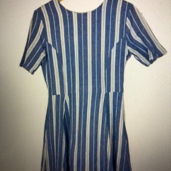 NWOT Tularosa Blue/ White Striped Short sleeve, belted, Fit & Flare Dress Small, - Picture 2 of 4